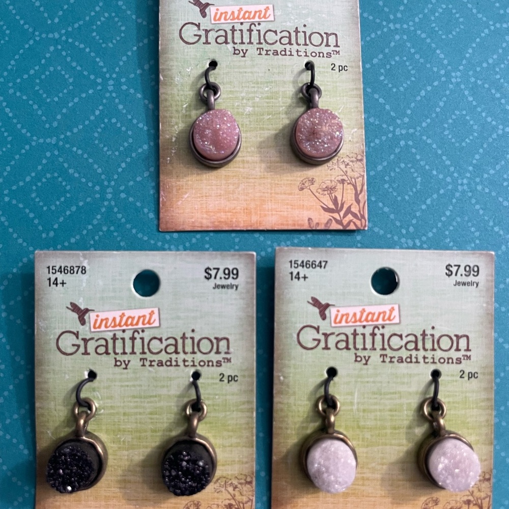 Assorted Jewelry Accessory Collection - Picture 10 of 11